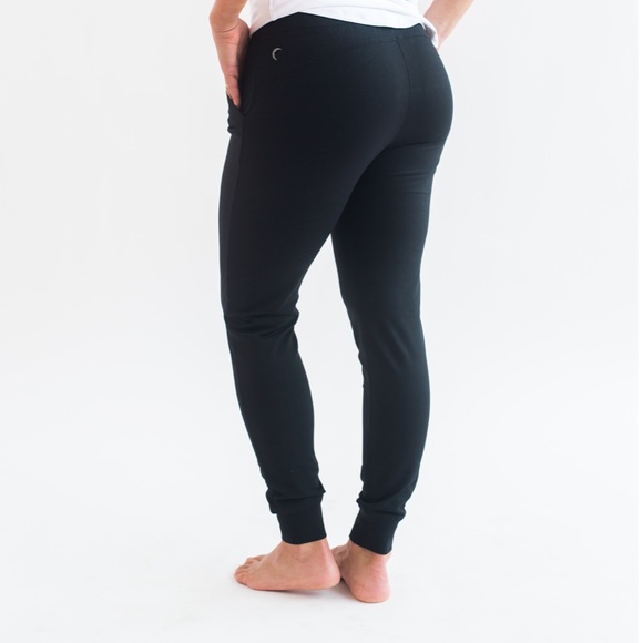 ZYIA Pants & Jumpsuits Zyia Black Flattering Joggers With Pockets